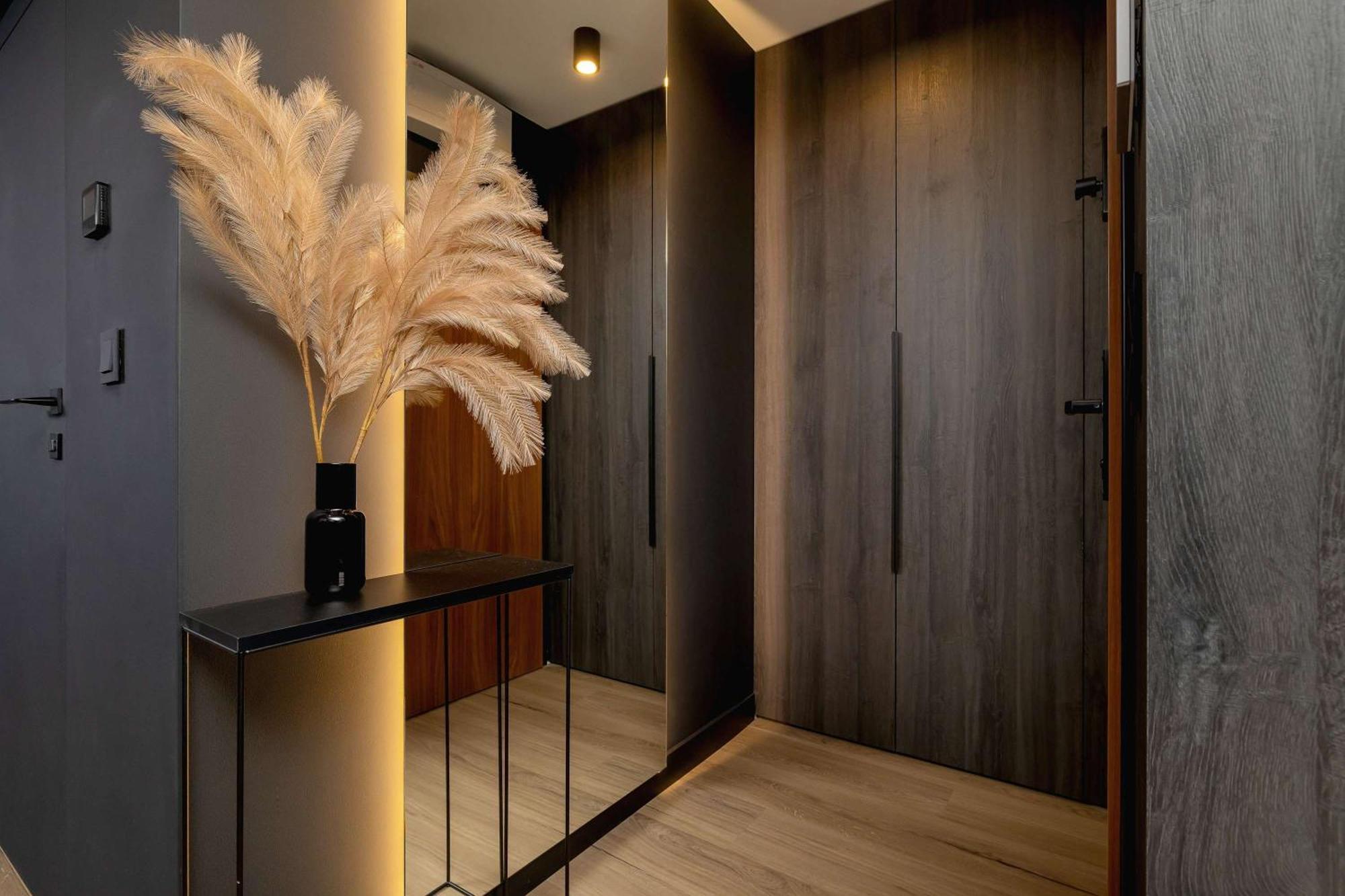 Exclusive With Parking By Renters Prestige Apartment